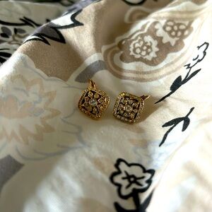 Gold rhinestone diamond shape earrings